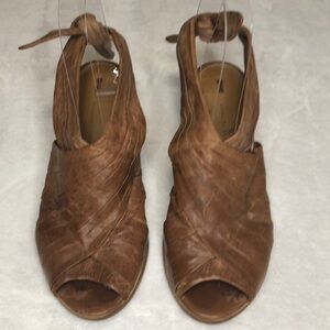 SCHULER & SONS Philadelphia Peep Toe Tie Back Tan Leather Heels 6